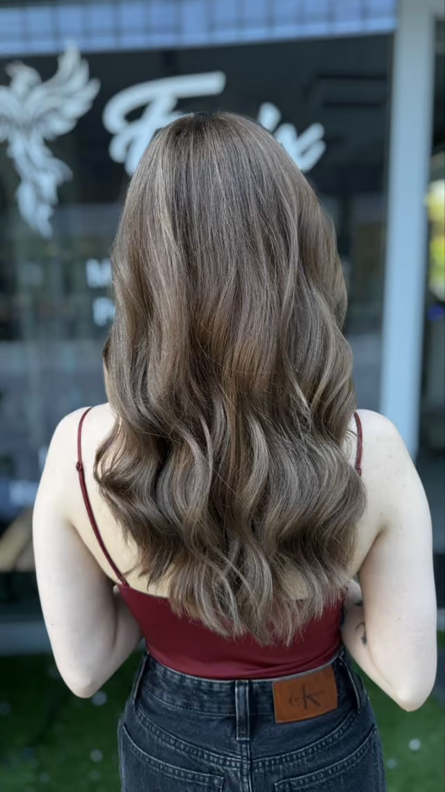 Koloryzacja: popielaty blond